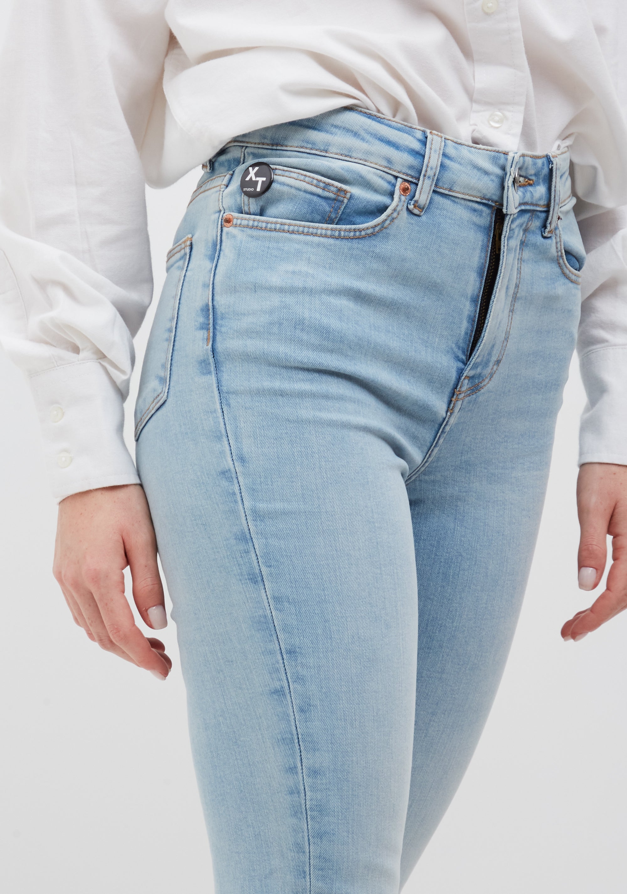 Jeans bootcut in denim con lavaggio chiaro XT-STUDIO X123SVA001D45503-062-2